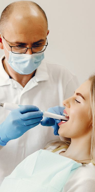Tanden en kiezen trekken - Dental Care Leiden